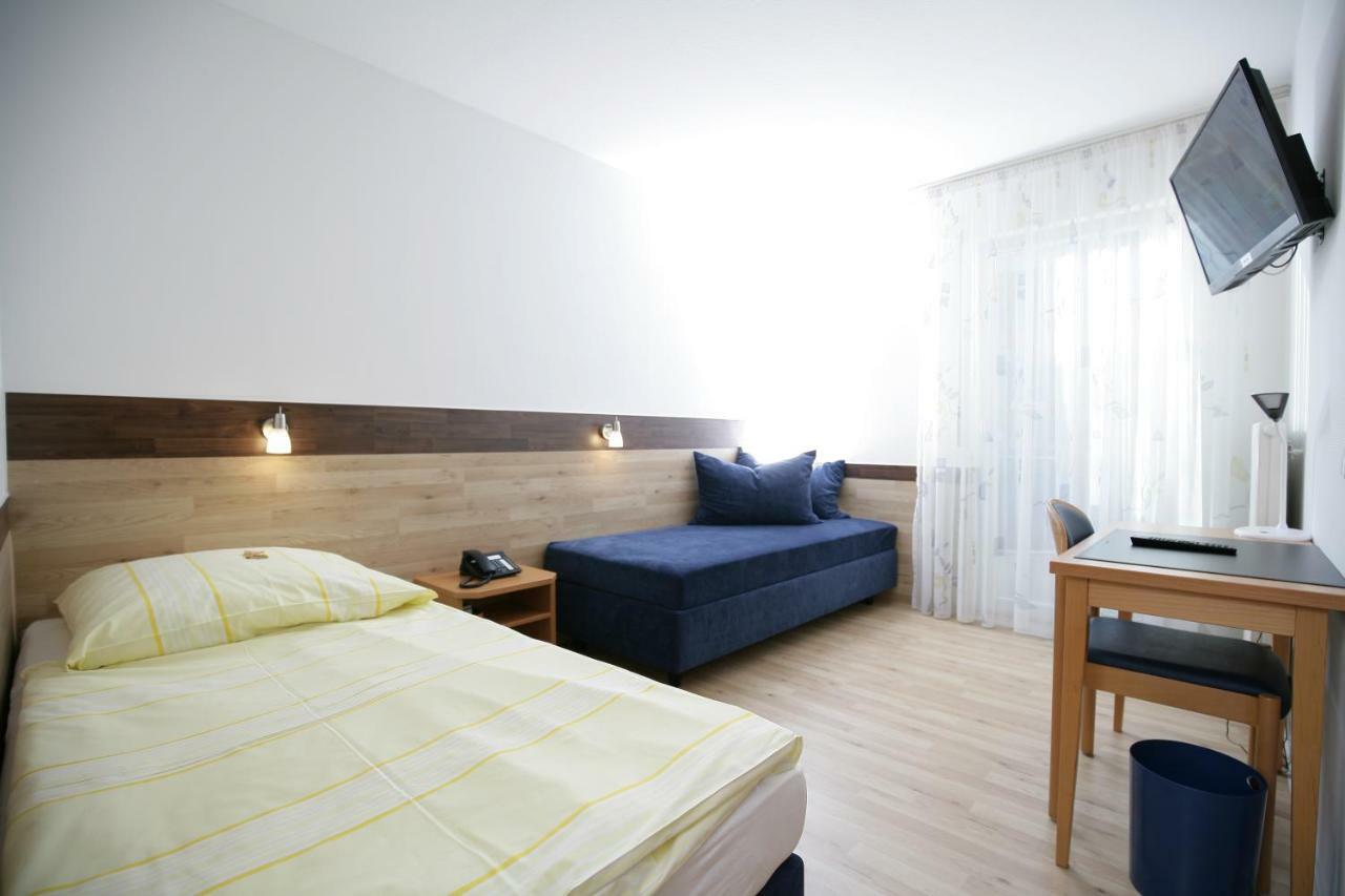 Hotel Am Baronenwald Goeppingen Exterior photo