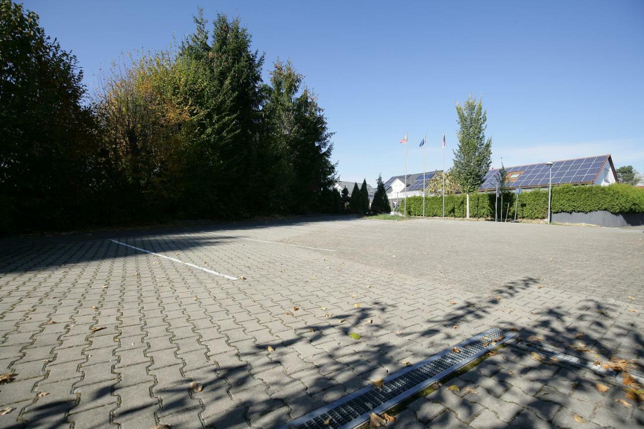 Hotel Am Baronenwald Goeppingen Exterior photo