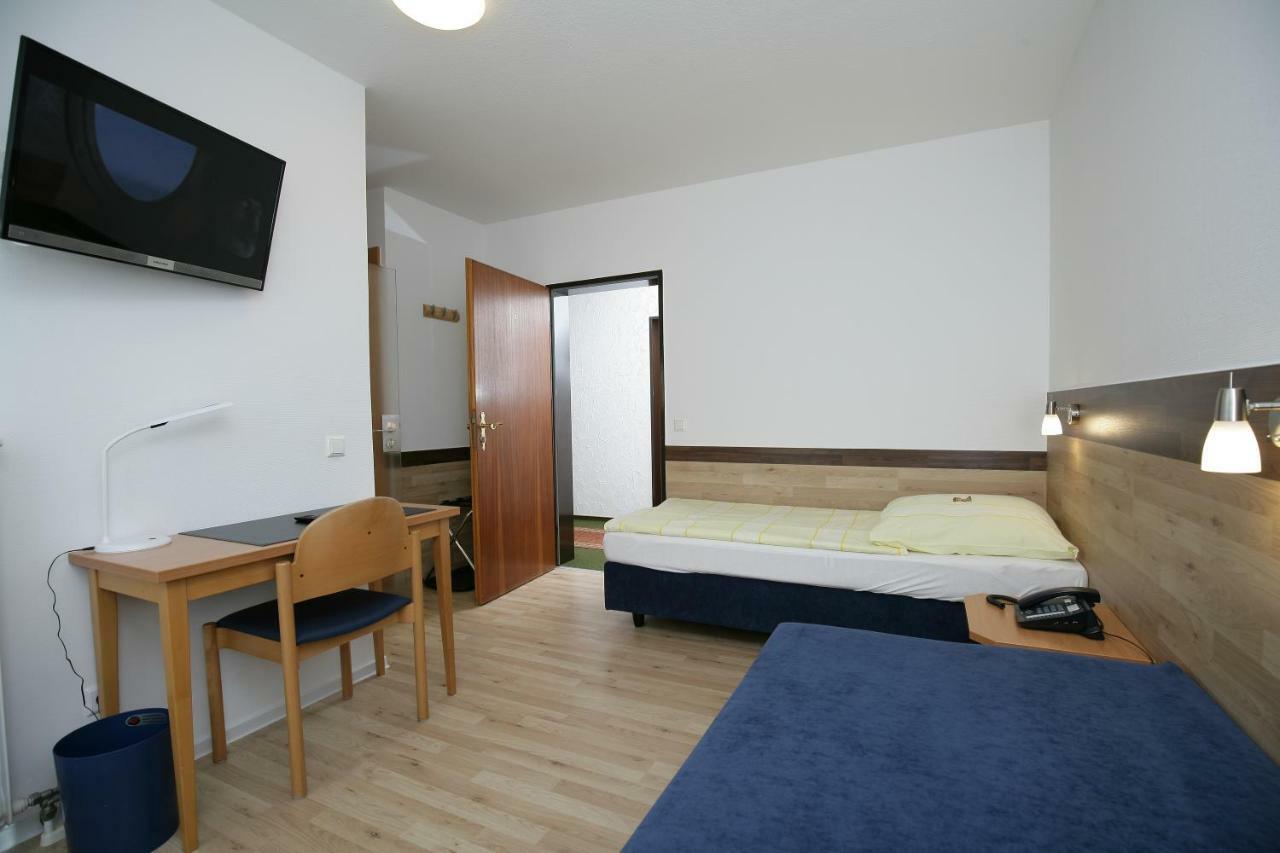 Hotel Am Baronenwald Goeppingen Exterior photo