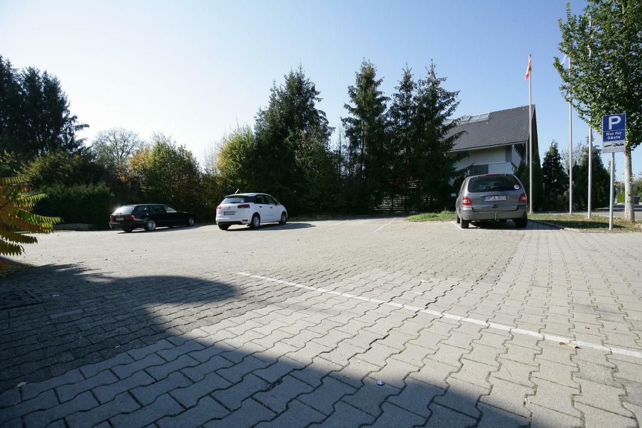 Hotel Am Baronenwald Goeppingen Exterior photo
